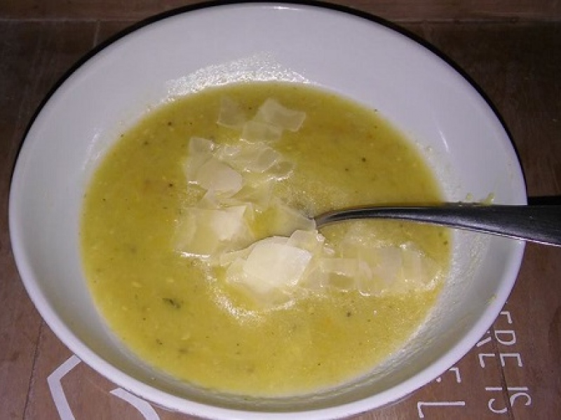 Cuketová polievka so syrom